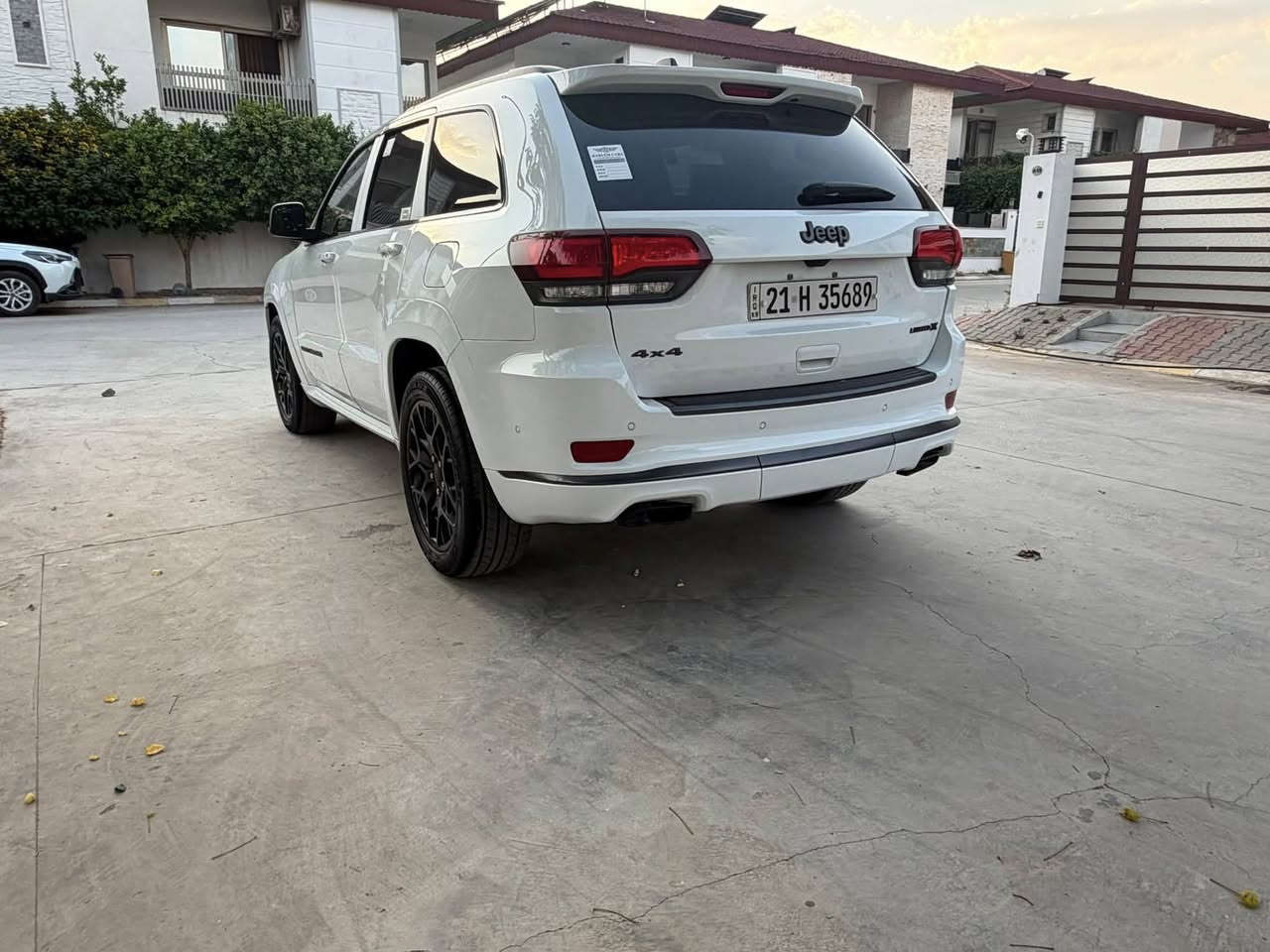 للبيع جيب موديل 2020 مواصفات X
يعني فول فول ام رادار امامي 

بسعر مناسب (245)$
ماشيه 63ml 
مواصفات السياره X يعني ارقه من S
رادار امامي 
رادار جانبي 
اوتو بارك 
صندك كهربائي شفط 
فور ويل 4*4
ساشه كبيره مع نضام كار بلي 
سستم صوت الباين 
دمام خلفي 
حساس امامي و خلفي 
لايت زينون متحرك 
دكمه سبورت 
بصمه و تشغيل عن بعد 

ملاحظة سياره بيها بونيت وجاملغ بقيه سياره مكفوله بدون اي ملاحظات 
سونار موجود داخل منشور 

كير ومحرك شرط مامفتوح بدون اي عيب 
مكاني كركوك 
***********
