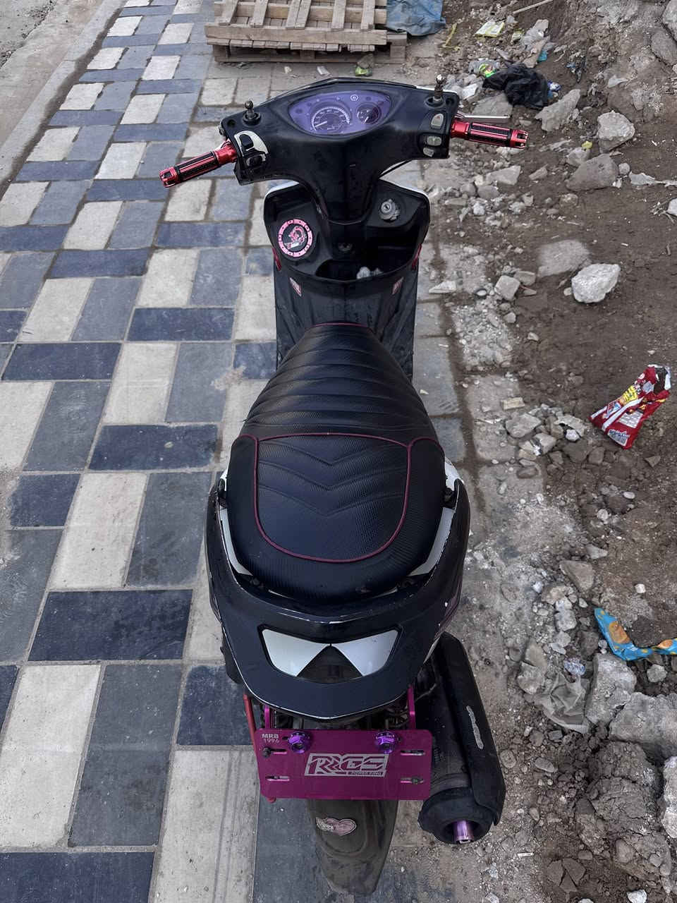 سلام عليكم
ثعلب بلاديه بيها صدر dy دشلي كرزي دبل خلفي كرزي ستان صفح ذهبي شمعه مكينه مشمشي قاعدة رقم قبق بانزين كرزي يدات بريك كرزي مقابض كرزي كلج امامي wf  كلج خلفي dy قطره دهن كرزيه قطره اكسل عضمه كرزيه فراك كرزي طرر كرزي بيم سبع الوان كشن 4 ولفات مال رمبه
الدراجه مكينتها بلاديه سبانه ماطاختها تجي وتفحص نقصها بس بريكات وصوت بالكلج الامامي مكاني بغداد الشعب ***********
