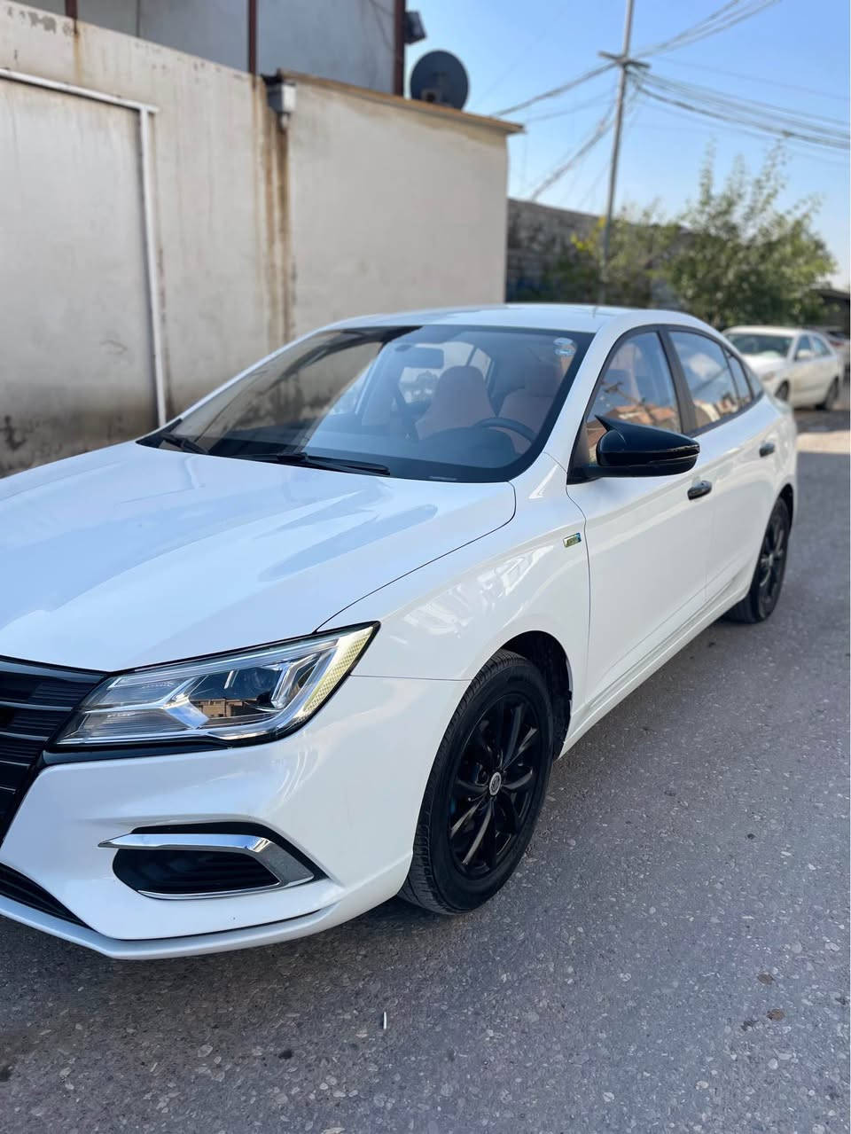 MG 5 2023 Standard 
بی سبوغ بی تحدیل 
دەعامیەکانیش سبوغی نیە 
ناو کریمی 
تحدید سورعە 
ویل کرۆم
شاشە و کامیرە
لایت زینون 
کامل جوانکاری بۆ کراوە
٧٠ هەزار رۆیشتووە
زۆر پاک مایتەوە
سحری $99 کەمیک مەجال
هەولیر 
ژمارەی خاوەبی
*********** أربيل, العراق
