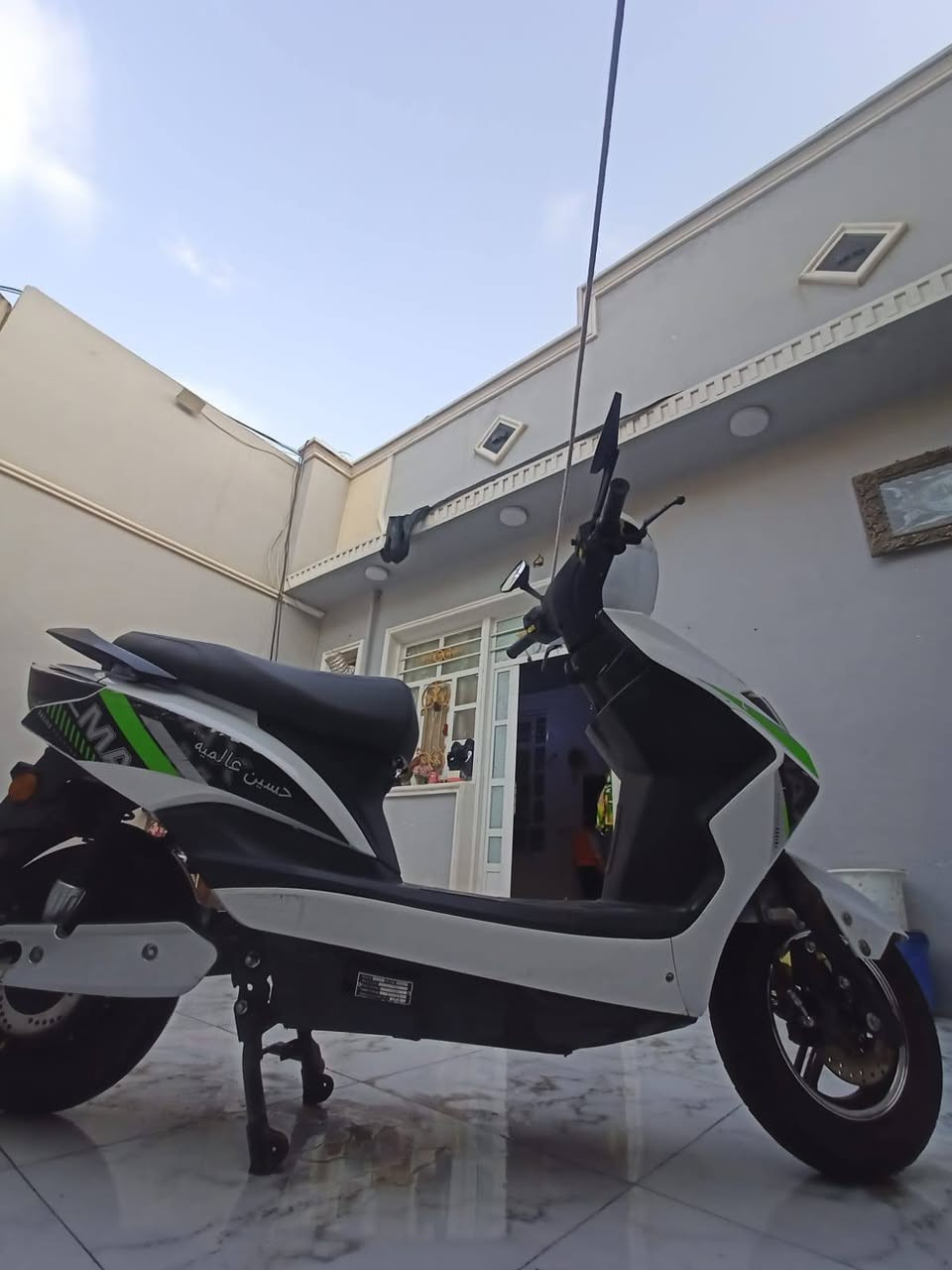 السلام عليكم دراجه سكنس شحن للبيع  النظافه 90 
6 باتري تحكم سرعه اشاير لايت عالي ناصي كلشي بيهه شغال السرعه 100 السعر 600 بغداد الحريه ***********
