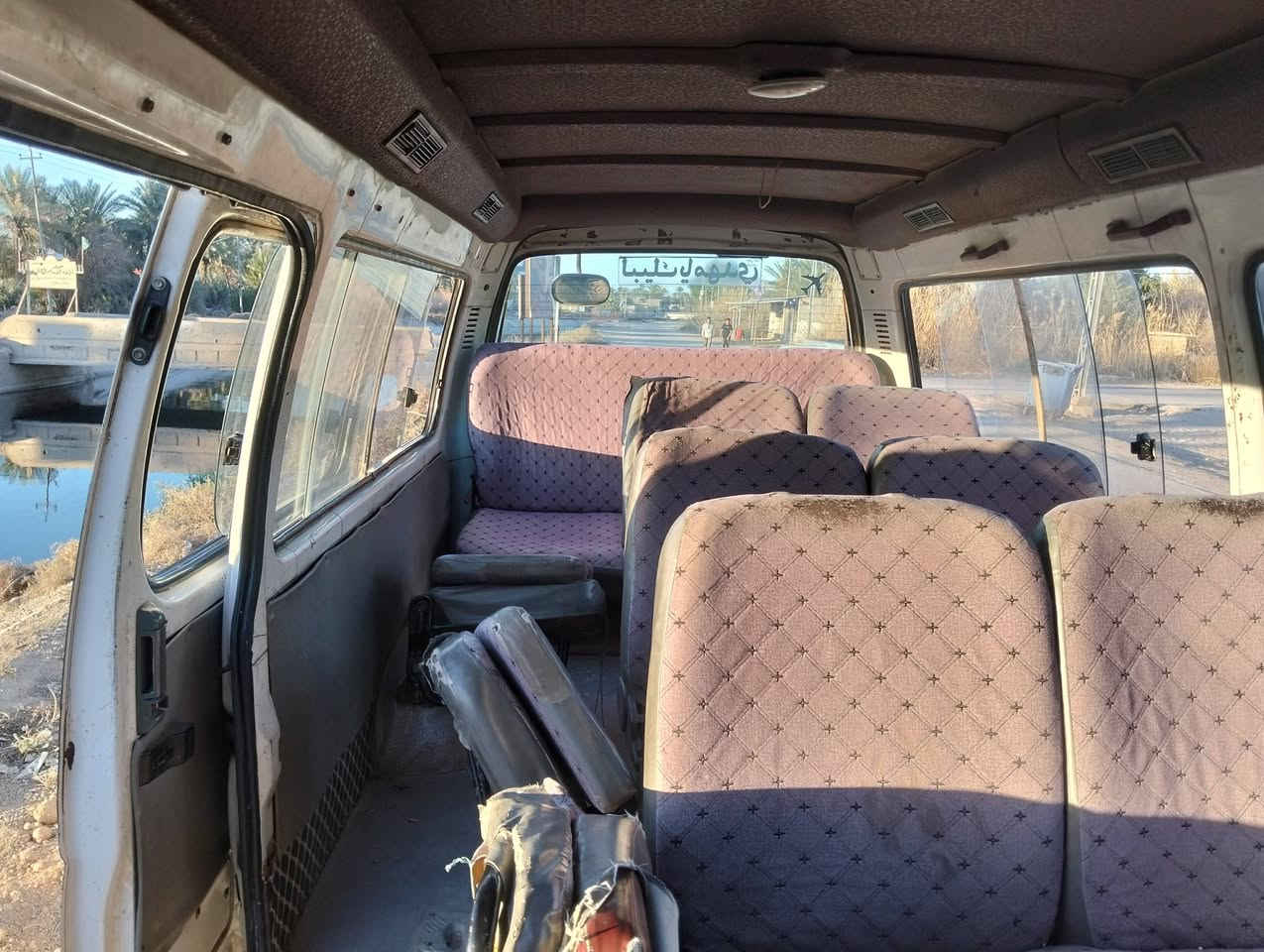 سلام عليكم فاتون. اف موديل 14 موصليه. ماعليه اشاره حجز.  بدي موضح بل صور. نضيف مابيها صبغ. محرك يكص وكير. بي نقص نمره الرابع.  السعر. 38وبيها مجال. العنوان طوريج. 
***********
