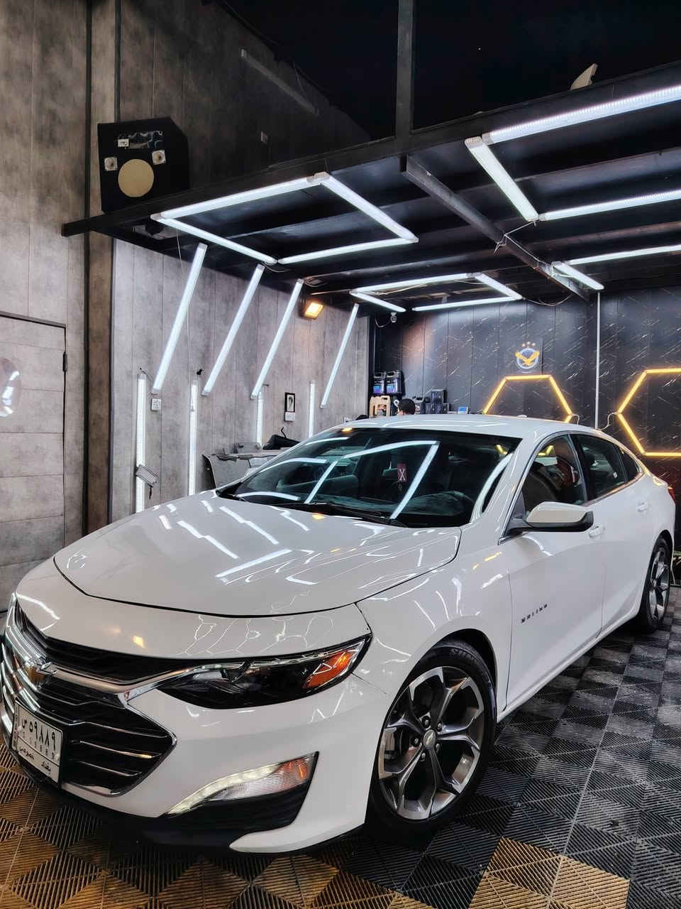 سلام عليكم شباب عندي شوفرليت ماليبو موديل ٢٠٢٢ ماشيه ٤٥ الف ميل رقم بغداد معوقين عندي وكاله والمعوق موجود بعد سنه وصير حره حادثه جاملغ امامي جهه السايق وبنيد والجاملغ الخلفي جهه السايق مواصفات LT موضحه بالصور السعر ١٠٥ ورقه يعني شده وخمس ورقات قفل وماكو هيج نظافه وهيج سعر وجاهزه من كلشي مابيه اي نقص كير محرك تبريد تخم تايرات جدد نضيفه من داخل وخارج الحمدلله كله ع ايدي ودهن اصلي وبانزين محسن التواصل على الرقم *********** واتساب
