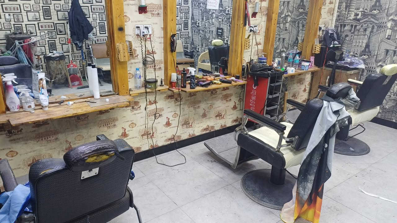 محل حلاقه لبيع كامل متكامل لبيع موقع يخبل بس سبب سفر ابيعه تنومه شط عرب /***********
