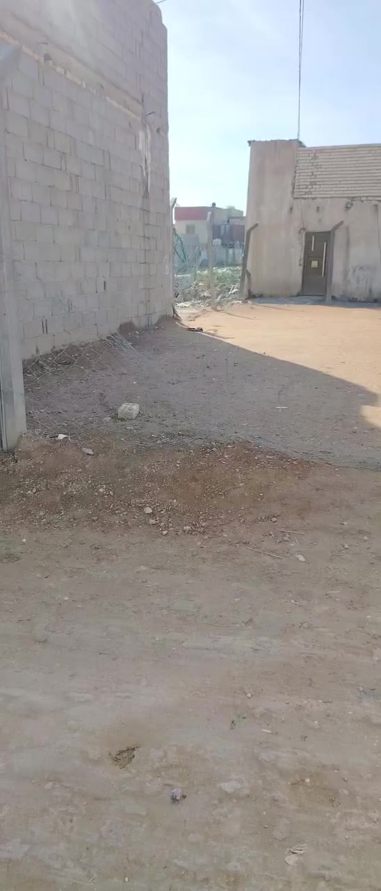 موجوده قطعه 90 متر البوبيات حي الأمامين رقم الهاتف ***********
