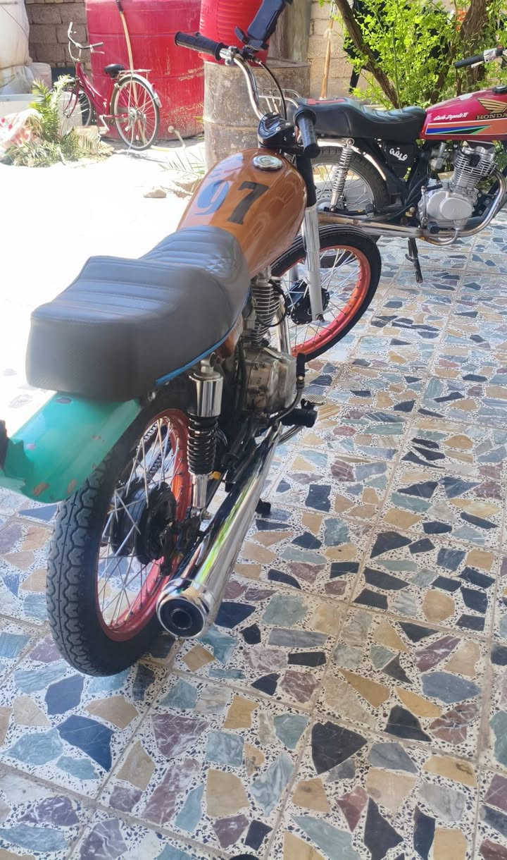 دراجه ايراني اصولي شاصيMKZوياله فافون بلاد مامصبوغات مكينه اينيرجي 200cc شلعه ومعدل ما ناقصهه شي تعمير جديد السعر 1050 للتواصل ***********
