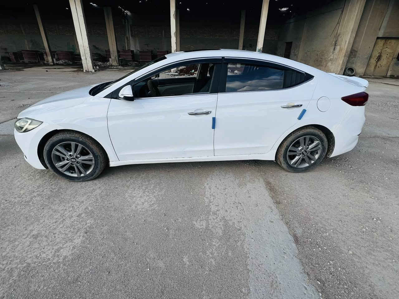 السلام عليكم البيع الانترا موديل 2017 صبغ 4 قطع يعني حزام أبيع مكان واسط السعر 105بيها مجال اتصال ***********
