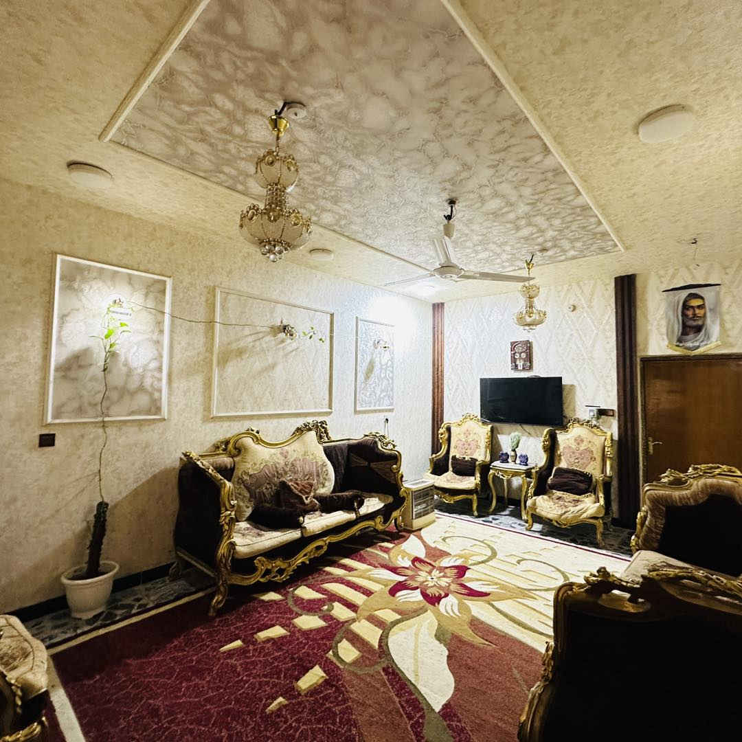 ✅ #دار_للبيع ___طابو زراعي سند 25✅

🏗️📍المــــــــوقع// بستان الحلو _قرب كلية الأمام الكاظم (ع)

✏️المســـــاحة// 187 متر (واجه7.5✖️نزال (25.5)

⭕️بناء 2010 عالي ع شارع 

🧱🧱طـــابق الأول // يحتوي ع (غرفة نوم 🛌 ➕مطبخ➕هول➕ صالة➕ مجمعات صحية عدد 2➕كراج سيارة 🚙 ➕حديقة
🧱🧱طابق الثاني//غرفتين نوم  ➕مجمع صحي ➕هول

 🏫📚نستقبل جميع عروض البيع و ترويجها بإعلانات ممولة 
      للمزيد من التفاصيل الاتصال او المراسلة خاص 

حسين السعيدي ***********_ ***********
حجي حسن السعيدي ***********          
علي السعيدي ***********_ ***********

 📍موقع المكتب  📌 الحله - حي الامام علي(ع)_قرب المول الجديد _مقابل مجمع الوافي
