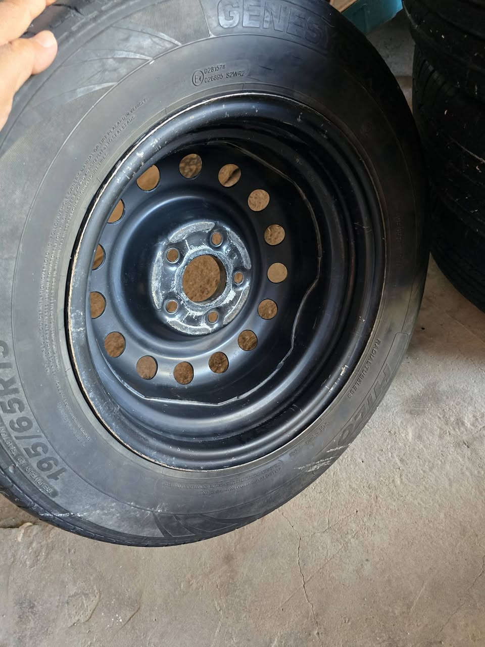 سلام عليكم شباب تايرات مستخدم نضيف الويلات الكوري اصلي صبغ وجه وبطن الويلات مال الانترا بيه الأشعار كلش نضيف السعر 250 وبيه مجال الشراي يدلل العنوان الناصريه ناحية الفظلية تلفون *********** وبيه وتساب
