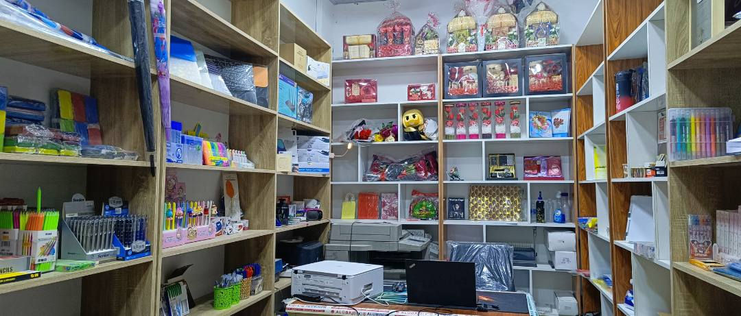 مكتبة للبيع لعدم التفرغ
مكتبة المهندس - سوق رضا الشارع العام - مقابل شارع المدارس 
-مكتبة كاملة ومجهزة من قرطاسية وبضاعة 
- طابعة كبيرة للملازم
 - طابعة صغيرة للاستنساخ 
-  طابعة صور معاملات 
- رفوف كاملة وميز وكرسي كما موضح بالصور
- جهاز بيع رصيد ورقي
لمعرفة تفاصيل اكثر التواصل خاص او على الرقم 
***********
