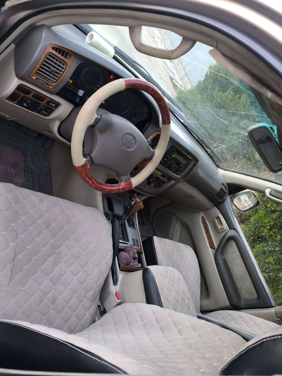 مونيكا موديل 2006فول مواسةفات سعر 145كةلا *********** شويني لةزكةي بؤياخة نوكة دةرزي ناوي نةكرتوة كالبونةوةي نية سةيارةكة نمونةية لةجوانيا بةشةرتي تحويل غةرامة مةكينة كير لةكةلارم
