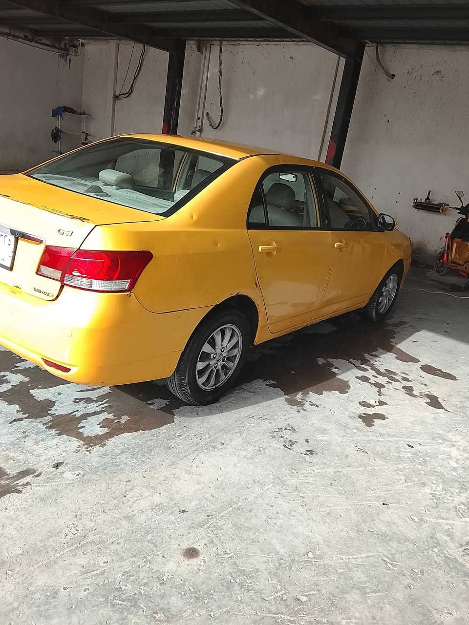 سلام عليكم بي واي دي 2015 مكينه كير جدد تبريد ثلج كهربائيات شغاله بأسم بنيه رقم بغداد ما اندل راعيها عندي بس المستمسكات ابيعلك كوم حديد اكفلك سرقه وعشائر فقط 28 وبيها مجال عنوان البصره ***********
