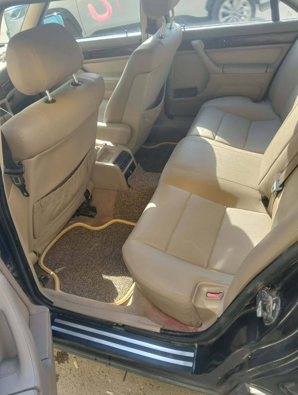 سلام عليكم للبيع حجم 735 موديل 92 بدون حادث فقط صبغ جماليه تصال ***********
