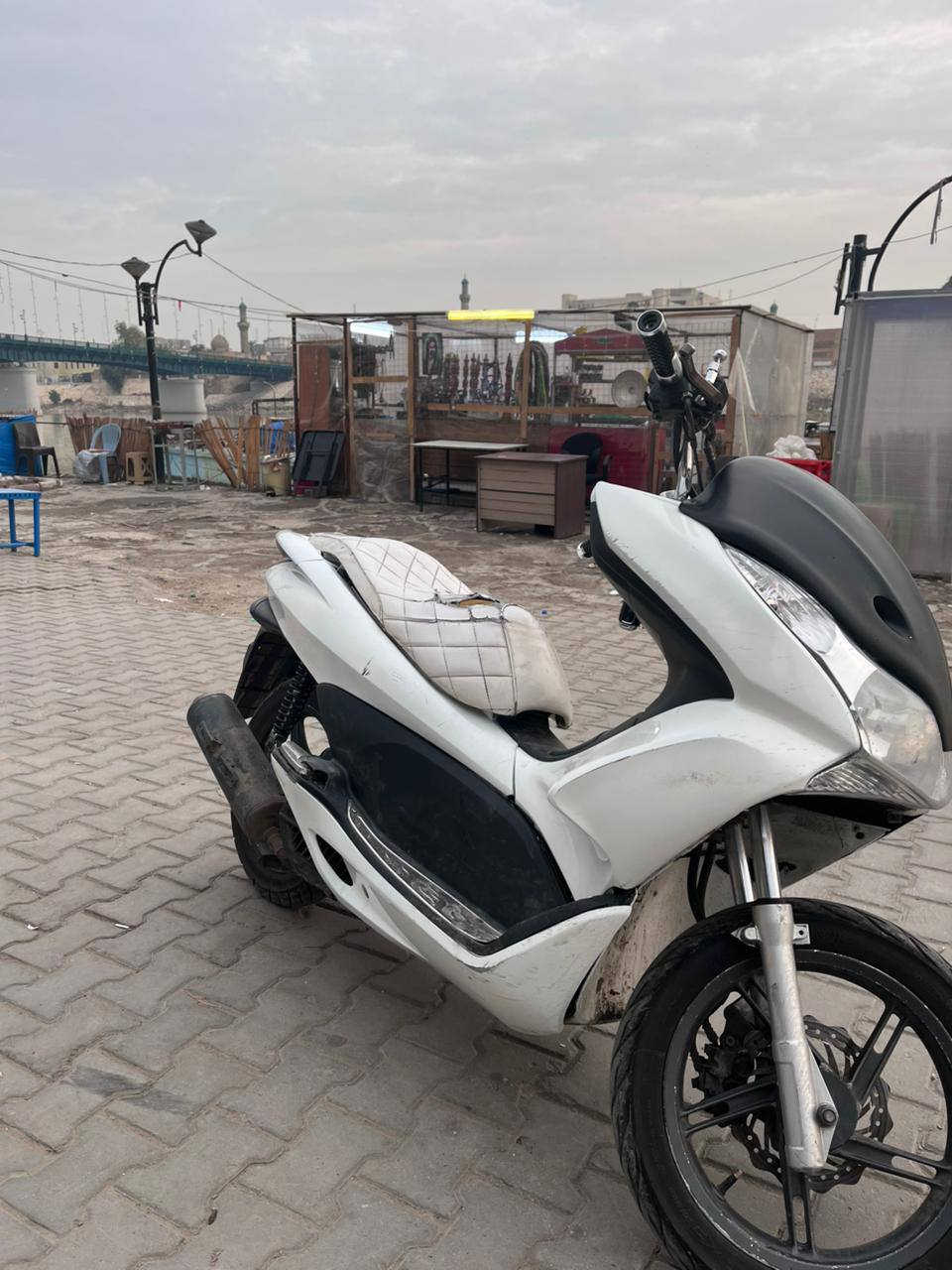 السلام عليكم دراجه pcx جيل أول لبيع السعر مليون وبيهه مجال ***********
