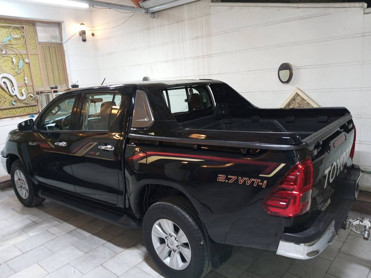 السلام عليكم هايلوكس موديل 2018 رقم مميز بغداد سوناره بالمنشور  كير اوتماتيك باسمي سياره كفاله من الصبغ والتبديل  فقط شويه بارد  باب البدي الخلفي وبيه كم رصعه بالقماره سياره ع وضع الشركه تخم تاير حداديه كير مكينه مامفتوحات مكاني بغداد العبيدي رايده ب255 وبيه مجال بسيط ***********
