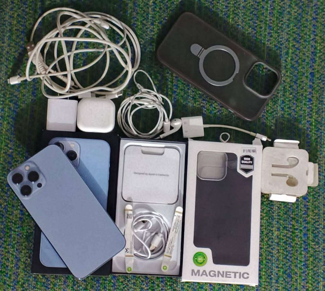 يا اللّٰه سلام عليكم
Apple iPhone 13 Pro Max للبيع فقط

السعة ٢٥٦ رقم الطراز LL/A نموذج M إصدار iOS 26.3

لون جهاز بحري المميز ضمان ماستر

جهاز لا مفتوح ولا مصلح فقط البطارية الخدمة نسبة ٧٦

جهاز كامل ملحقاته ويجي وياه راس شحن أصلي ٢ وكيبلات أصليات ٤ وسماعة أصليه وتحويره أصليه ولاصق حماية

وكفرات ٢

سعر جهاز 600 الف قفل مكاني بغداد الشعب شارع عدن يم مركز شرطة الشعب رقم تلفوني ***********
