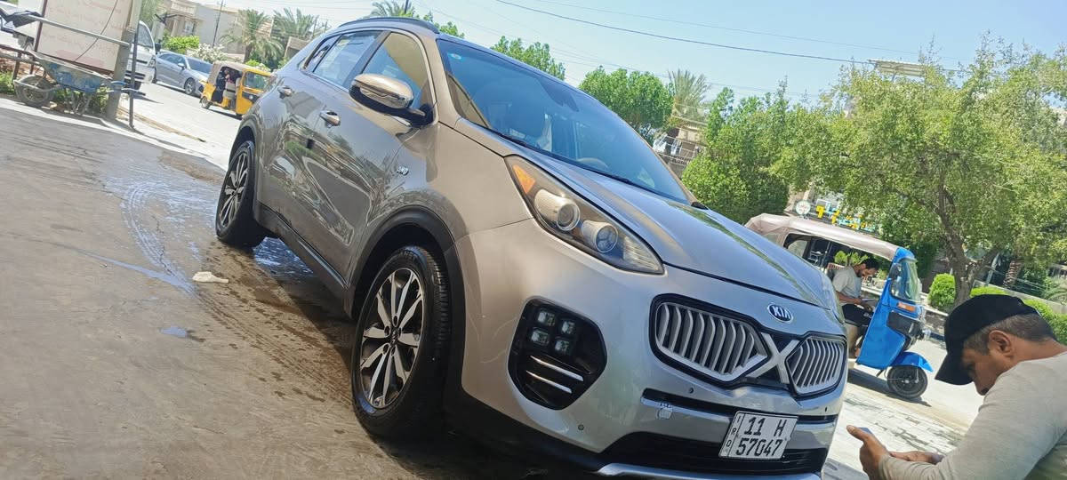 السلام عليكم
كيا سبورتج 2019 امريكي  شكل سبورتج 2020 تجي فول مواصفات لأصحاب الخبرة يعرفون شنو  ماشية 82 حقيقي رقم بغداد إنكليزي جديد   مباشر سعرها 155

المواصفات 
✅ فور ويل 
✅ نضام صعود منحدرات 
✅ شاشة اعطال 
✅ سستم صوت JAP بلادي 
✅ بصمة + بصمة أبواب 
✅ شحن لاسلكي 
✅ هاندبريك دكمة
✅ سقف بنراما 
✅ كشنات جلد 
✅ كرسي السايق مساج
✅ تحكم ستيرن 3 انضمة ( سبورت ايكو نورمال )
✅ مري شفط مع نضام الترحيب و أشاير بالمري 
✅ تبريد قطعين  
✅ شاشة كامره 
✅ رادار امامي خلفي جوانب ( مانع اصطدام )
✅ كروز مثبت سرعة 
✅ تحكم ستيرن كامل ( فول تحكم )
✅ شاحن واير ليس منافذ UPS امامية وخلفية 
✅ لايتات زنون + كشافات ضباب 
✅ مانع انزلاق
السيارة مال جناي ونضيفة ومتصرف عليها ربع

بغداد ابو غريب ***********
