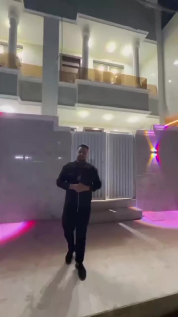 دار سكن للبيع مساحه 100متر 5_20
الحريه الدور خلف المعهد النظامي ومجاور حي الاكراد 
بناء حديث كامل مواصفات 
الشبابيك الاماميه المنيوم والبيبان قاصه وداخليه تركي 
يحتوي على طابقين اربع غرف نوم وصاله وملحقات وصحيات عدد3 البيت كما موضح بل فديو وبل واقع بعد اجمل 
للاستفسار اكثر مراجعة شركة ملتقى الاعمال الحرية الدور شارع المشجر قرب ماركت الموده *********** واتساب
***********للاتصال
