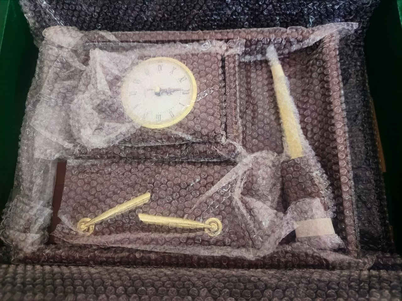 سيت مكتب جديد غير مستعمل 
يتوفر توصيل طلبات


**إذا كنت صاحب هذا الإعلان وتريد حذفه لأي سبب، رجاءا أرسل رسالة إلى الدعم الفني**