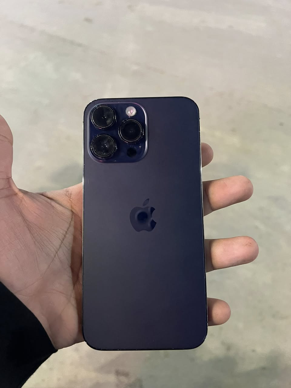 14 برو ماكس ذاكرة 256 جهاز ماستر شرط الفحص والضمان ما مفتوح برغي ولا أي شي كفاله عامه وبي حتة ضمان شخط ما بي بطارية 83 بلادي ولا اي نقص بي ونضافة 99 بل مية العنوان بغداد 
***********
كامل ملاحقات كارتون وكيبل وكل شي ولزكة وكفر 

السعر 950 ألف
