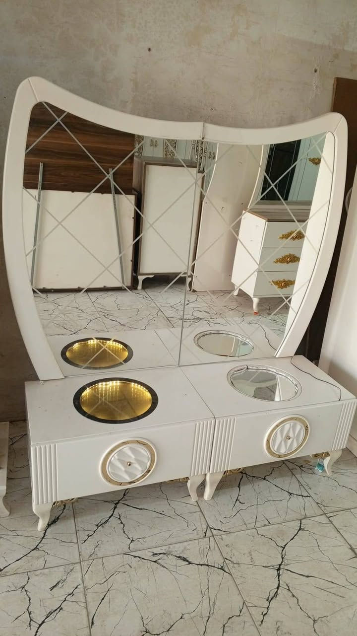 غرف نوم للبيع شبه الجديد السعر الوحده ٥٥٠ بيه مجال  والثاني ٥٠٠ بيه مجال الشراي يتصل واتساب ***********
