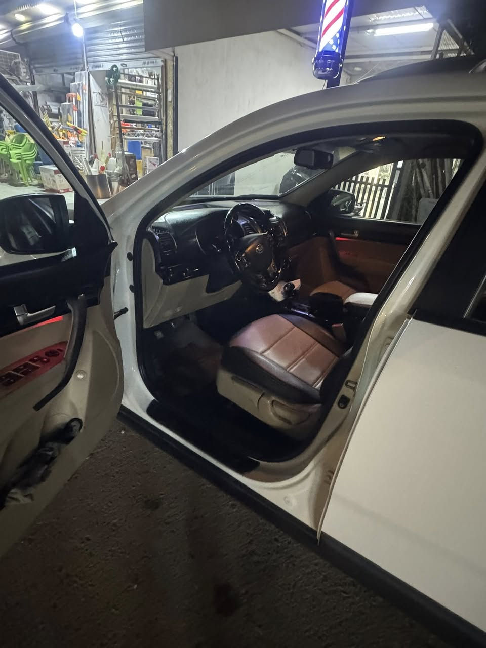 سلام عليكم عندي سورنتو مديل ١٣شكل ١٥ سيار خليجيه جاهزه مخرك٤ سعره ١٦٥ بيه مجال بسيط مكان بغداد الشعب سريدات رقم ***********
