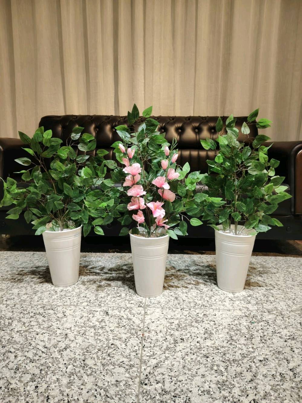  اشجار و زهور صناعيه يتوفر توصيل مجاني لكل محافظات العراق 