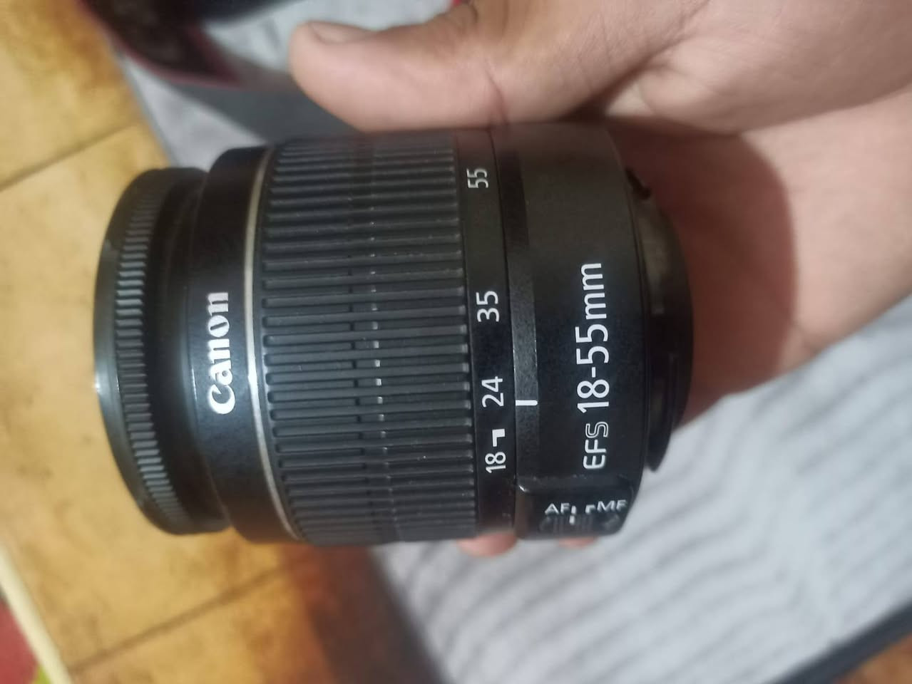 للبيع كاميرا احترافية غنية عن التعريف Canon EOS 70D نظيفة جداً وجاهزة للاستخدام المباشر الباكيج متكامل ولا تحتاج لشراء أي قطعة إضافية (مثالية للمبتدئين المحترفين وصناع المحتوى)
📦 الملحقات والمواصفات الشاملة
​جسم الكاميرا (Body) كانون EOS 70D الأصلي يتميز بشاشة متحركة تفاعلية تعمل باللمس (ممتازة لتصوير الفيديو والـ Vlogs)
​قبضة بطارية (Battery Grip / كرب) مرافقة للكاميرا لتسهيل التصوير العمودي وإعطاء مظهر احترافي وثبات أعلى
​العدسة الأولى عدسة زوم وتقريب Sigma 70-300mm f/4-5.6 (ممتازة لتصوير الطبيعة والرياضة)
​العدسة الثانية العدسة الأساسية Canon EFS 18-55mm (مثالية لتصوير البورتريه المناظر الطبيعية واليوميات)
​الطاقة والذاكرة
​بطاريات عدد (2) أصلية لتكفيك في جلسات التصوير الطويلة
​كارت ذاكرة (رام) عدد (2) لتخزين آلاف الصور ومقاطع الفيديو
​شاحن الكاميرا الأصلي
​الحزام الأصلي للكاميرا (Canon EOS 70D)
​الكرتونة الأصلية الخاصة بها (Box)
​أغطية الحماية الأمامية للكاميرا والعدسات
للبيع كاميرا احترافية غنية عن التعريف Canon EOS 70D نظيفة جداً وجاهزة للاستخدام المباشر الباكيج متكامل ولا تحتاج لشراء أي قطعة إضافية (مثالية للمبتدئين المحترفين وصناع المحتوى)
#السعر550
العنوان النجف الاشرف
***********
