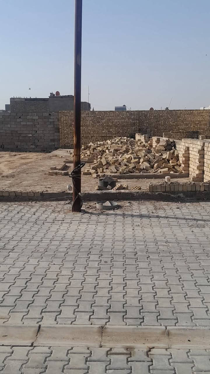 السلام عليكم مرخصةمديرالاكروب المحترم قطع الراضي زراعي لبيع لمساحه 700 متر حسب طلب موجد منضمنهن محلات وبيت هيكل جاهز 100 ?  رفتات 2 عرض شارع 11 متر خدامات كامله فول تبليط ومقرنص مجاري كهرباء انترنيت ضوئي المكان حي السلام شارع المستشفى الكماليه ***********
