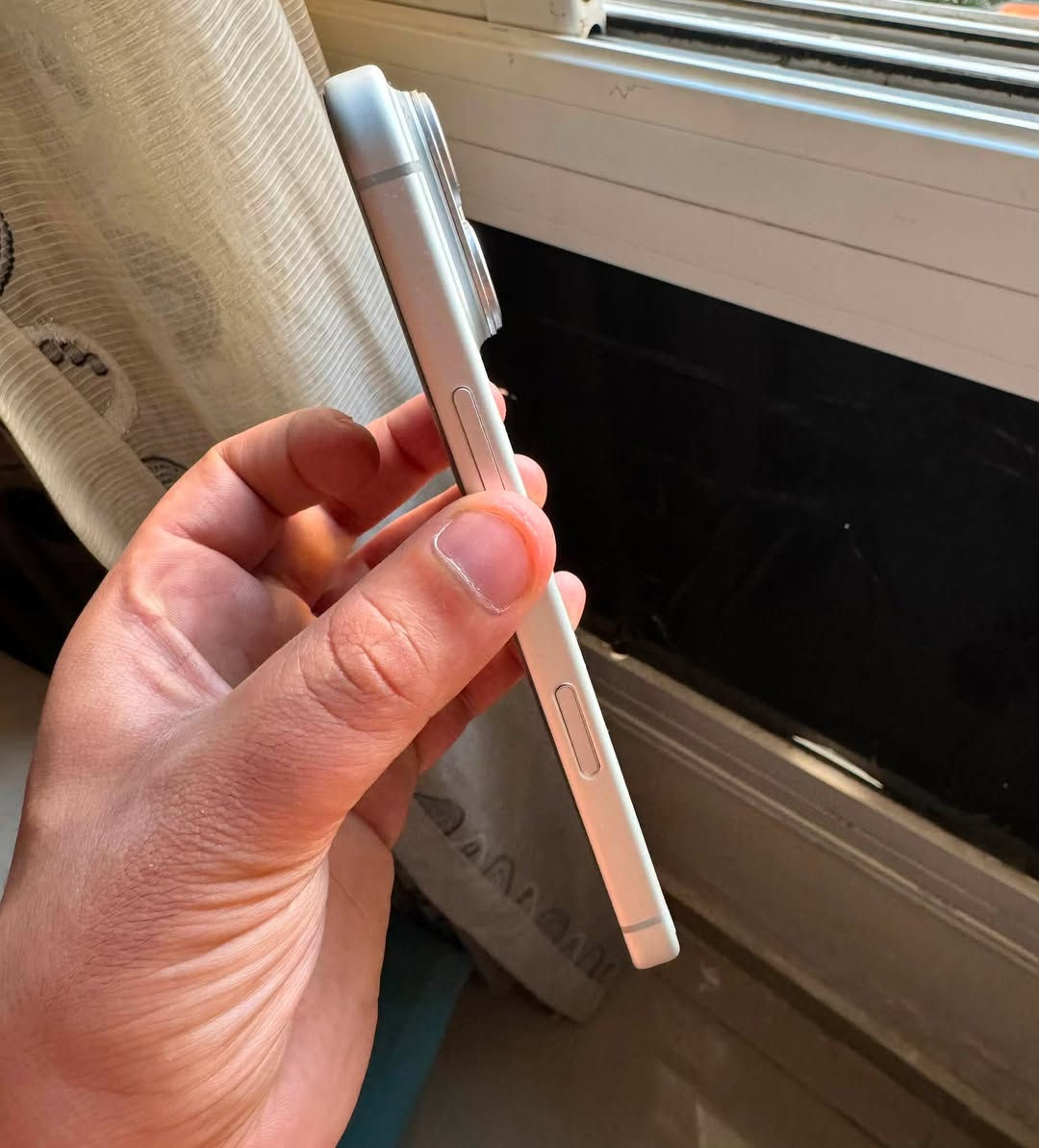 السلام عليكم iPhone 14 برو ماكس محور 17 برو ماكس نضيف كلش مكفول مبدل شاشه مال تقصيخ بشرط كله طبق الاصل نفس ال 17 برو ماكس شاصي كامل  دكمه كأمره صفح فلاش كله بشرط متوفر توصيل جميع المحافظات ***********
