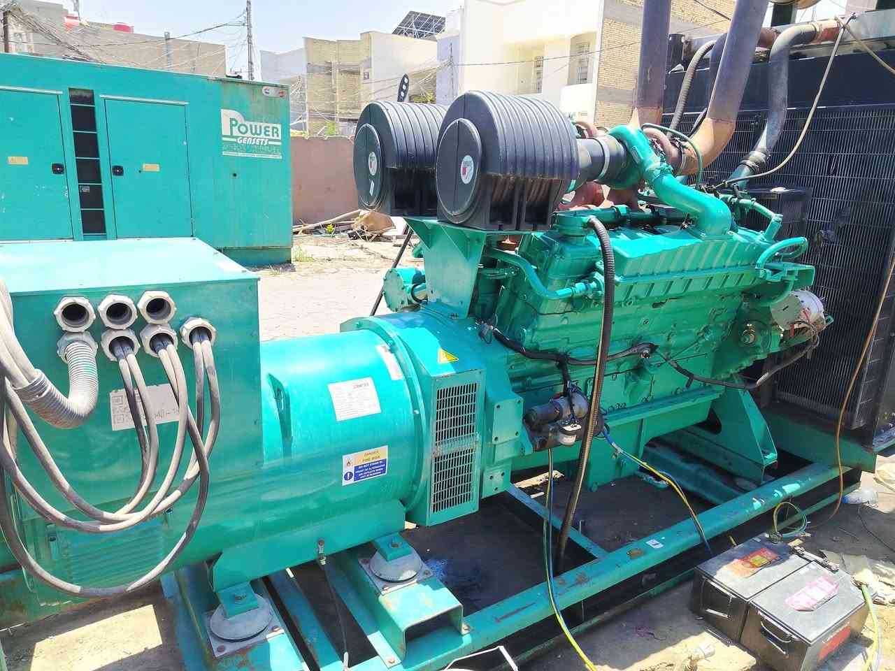 مولدات للبيع كمنز 
كمنز 5.5   v12 دبل سوبر  ٧٠٠ كيفي بيهه خيط تبخير  السعر 225

K19 ٦وربع ستندر فول مواصفات 600 كيفي
السعر ٣٢٥
للاستفسار ***********
