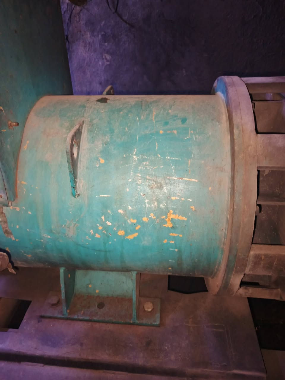 سلام عليكم رأس توليد ٤٠٠كيفي لبيع 
الرقم ***********
