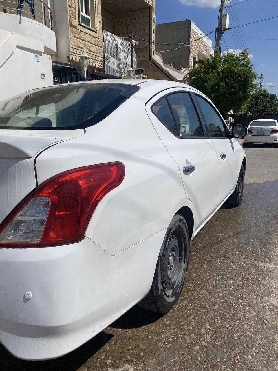 نيسان سني مصري 
موديل 2024 
سنوي ورقم جديد 
اشاير بلمري 
شاشة 
تبريد قطعتين 
جام كهربائي
كشافات 
يدات نيكل 
دهن الكير مبدل جديد ودهن المكينه من شركة موتل ووياها دفتر مال تبديل 
بيه بارد بدون صبغ جوه الرقم الخلفي  اربع اصابع بارد 
مكان السياره اربيل 
سعر 120 وبي مجال بسيط 
رقم مبايل ***********
