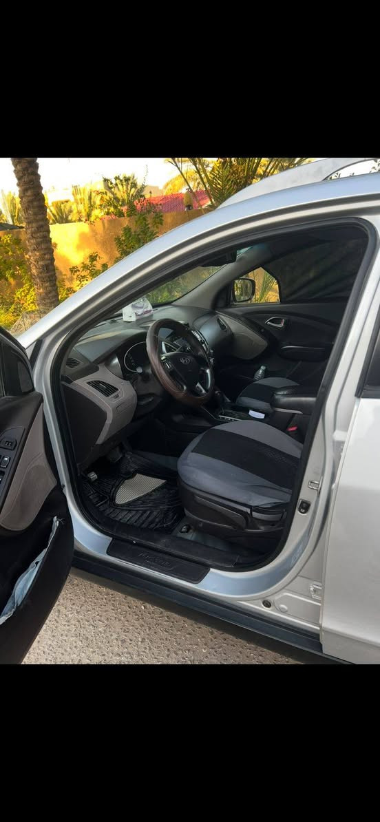 سلام عليكم توسان ٢٠١١ ماشيه ١٦٧ الف سياره مكفوله ماعده قبق جنطه بيه صبغ بدون دواخل رقم بغداد بسمي سعر ١٤٢ وبيه مجال بسيط 
***********
