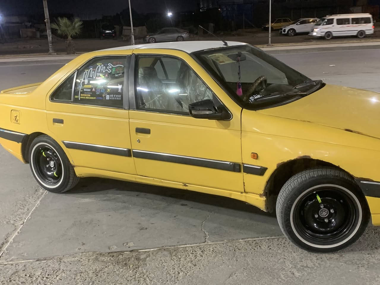 سلام عليكم ورحمة الله وبركاته 
سياره بيجو لميس موديل 13 
سياره جاهزه خير من الله 
مكينه وكير جدد
حداديه جديده
منضومة زنون 
شاشه وكامره 
سنتر لوك شغال 
كهربائيات كلها شغاله 
تخم تايرات جديد 
سياره خير من الله 
ترايها محترم جدا 
ملاحظة فقط (ضربه جاملغ الأمامي عكس السايق)
العنوان بغداد مدينة الصدر 
السعر 35 وبيها مجال للشراي وبلخدمه 
***********هـ
