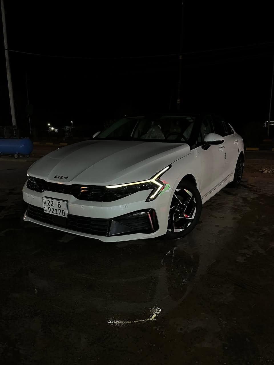 K5 2024
خليجي لون ابيض ساطع ( ثلجي ) رقم أربيل تحويل او وكالة. 
كفالة ما عدى باردات صغار ٣ اللي موجودات بالسونار غيرهن ماكو السيارة حيل نظيفة. 
كفالللللللة گير و مكينة و حدادية و بدن و تخم تاير جديد تايلندي و تخم دسكات. ما عدى المذكور بالسونار. وكلهن بسيطات و صغار. 

البارد الأول : البوند، رجعت عليها لاندگروز اباب البيت 

البارد الثاني : باب السكن، بايسكل 

البارد الثالث : الباب الخلفي بجهة السكن الأهل فتحوا الباب و ضرب الحايط. 
بس ذني غيرهن ماكو. 

المسافة المقطوعة :
١٠٠،٠٠٠ مئة الف كيلو متر 

المواصفات : 
بانوراما 
اوتو هولد
هندبريك بصمة
مرايا شفط كهربائية 
اشاير بالمرايا
كشنات قماش
كشن السائق كهرباء 
بگ لايت لد 
لد امامي نهاري 
حساسات امامي خلفي
مستشعر و إنذار للركن 
شاشة متصلة 
داخل بيج 
ابل كاربلاي 
اوتو أندرويد 
تشغيل و إطفاء عن بعد
دخول ذكي 
انارة ترحيب 
بصمة أبواب 
فتح الصندوق كهربائي
و فتح اوتو عند الاقتراب 
كاميرا خلفية ٣ زوايا مختلفة 
كروس قفل سرعة 
فول تحكم ستيرن
تبريد قطعتين
شاشة تحكم بالتبريد و الميديا لمس 
تحكم بالمناخ منفصل او متصل 
٤ مودات قيادة 
Eco
Normal 
Sport
My drive
مكينة 2500 GDI المرغوب V4

السعر : ٢٠٥ 🔒 قفل 
السيارة بلاششش
و بالعافية على اللي ياخذها 

***********
اتصال + واتساب 

ربي يرزق الجميع بحق الحبيب محمد عليه و على آله افضل الصلاة
