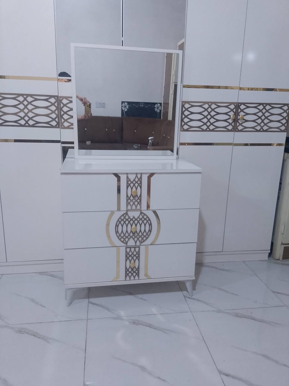 للبيع غرفه نوم تركي 5قطع نضيفه جدا للاستفسار ***********
