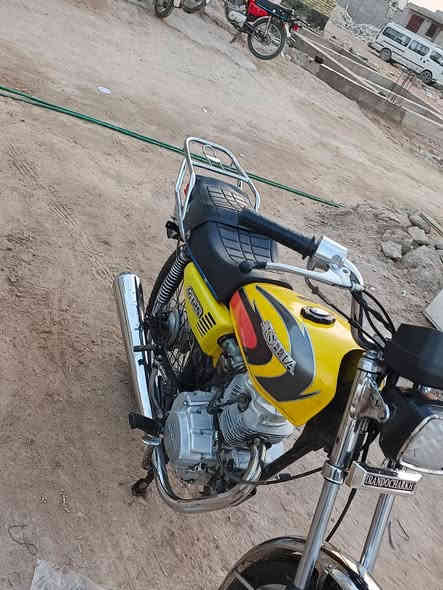 سلام عليكم دراجه اربع كير4  ارشا لبيع مديل 17 اورق صولي مو سكنر بوجهك تروح ترقمه  دراجه حلوه ومرتب هندر وحده نقصه بس شاير المحرك ما مفتوح تفحّص بيدك  دراجه خير من الله السعر 600 ومجال بسيطه 
الرقم ***********
