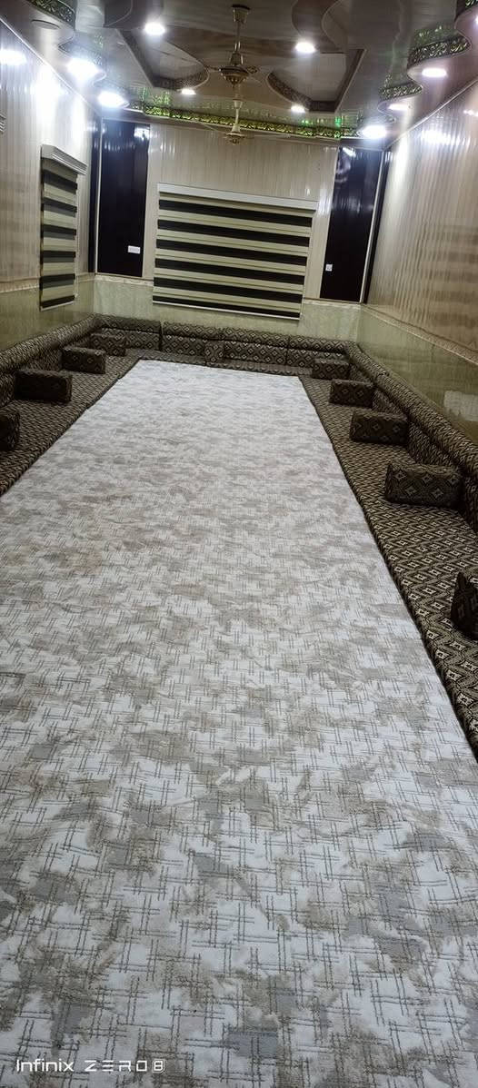 سلام عليكم عندي جلسات نضيفه  للبيع طول  المضيف 13متر طول الكلي 30متر 
سعر خاص
***********
***********
