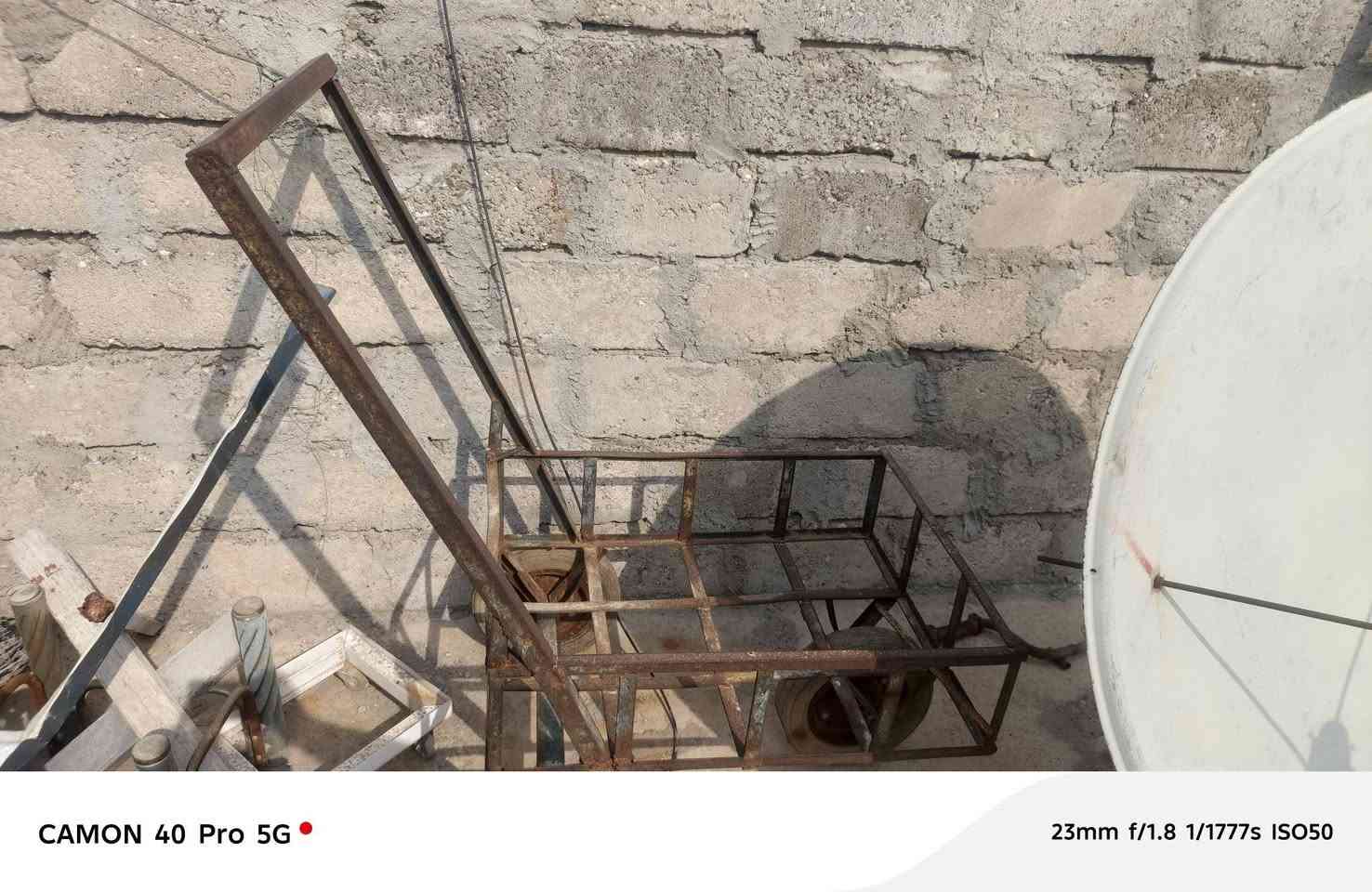 يوجد لدينا ثلاث قطع مشبك مربعات سيم يعني او معاهن عربانه ***********/***********
