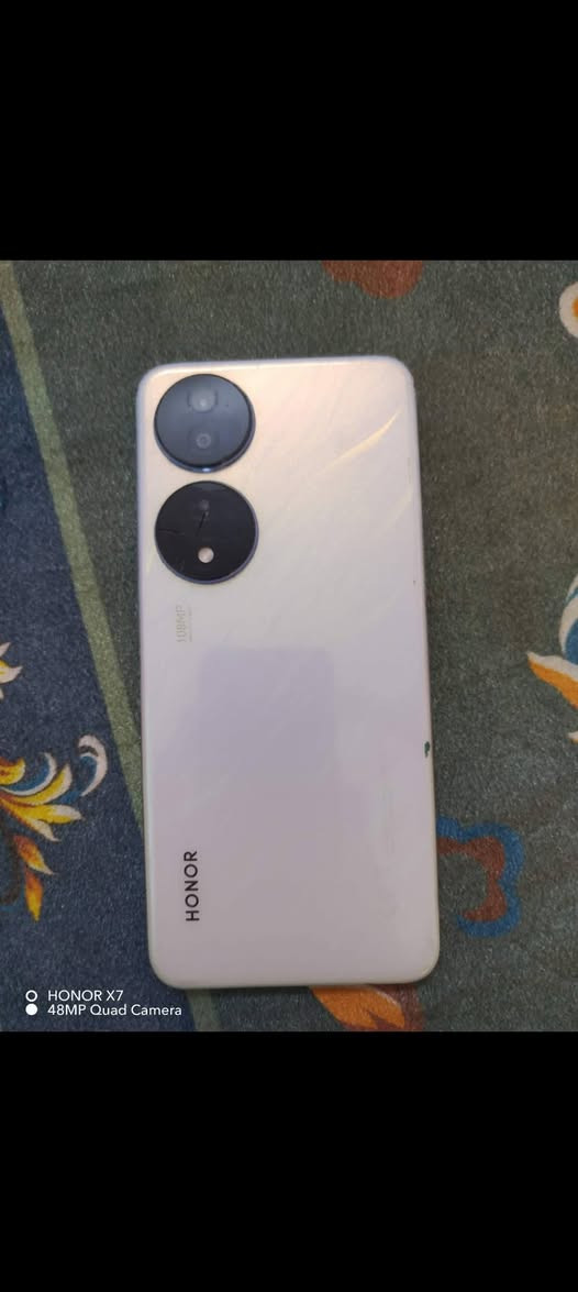 سلام عليكم للبيع هونر x7b ذاكره 256 عشوايه 60 بطاريه 6000 ملي امبير يعني انسه الشحن الكامره الخلفيه 108 ميكا بكسل فقط امبدل شاشه وكاله والله 
سعره 150 وبي مجال بصيط للستفسار يتفضل مازنجر
مكاني نجف مطار الجديد


**إذا كنت صاحب هذا الإعلان وتريد حذفه لأي سبب، رجاءا أرسل رسالة إلى الدعم الفني**