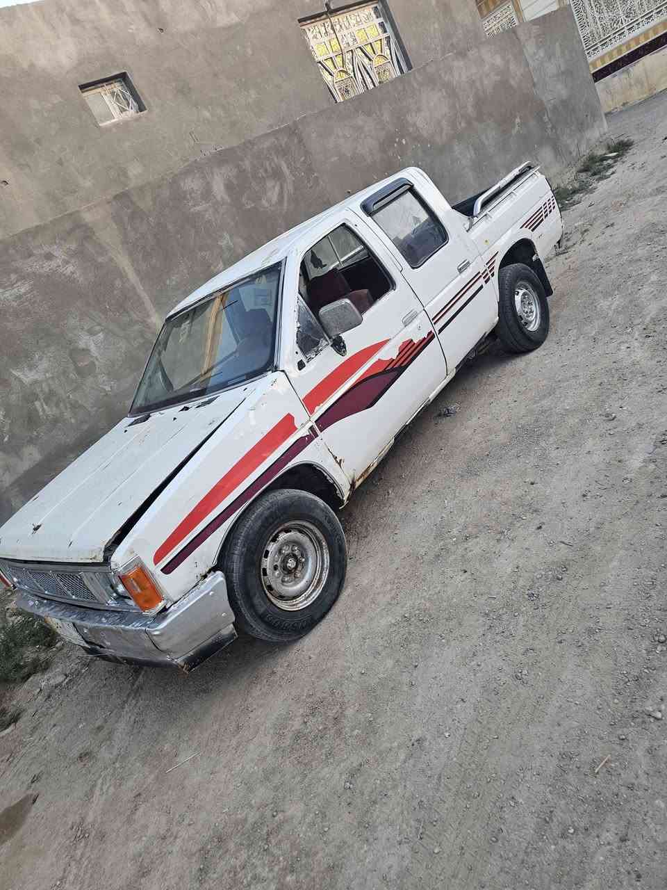 السلام عليكم للبيع بيكم نيسان موديل 90 رقم ذي قار راعيه متوفي الورثه موجوين ما بيه قاصرين مكينه وكير بلاد بيه خيط تبخير حداده تخم تايرات جدد سعر 24 وبيه مجال كلش قليل مكان السياره بصره قضاء الصادق استفسار اتصل ***********
