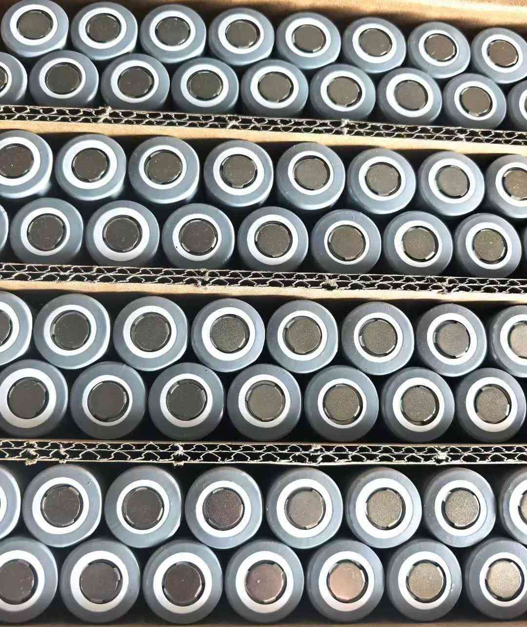 Li-ion battery JOINSUN INR21700-50 3.6V Lithium ion battery 5000mah electric fan battery,electronic speaker battery,electronic radio battery,DC motor battery, 
Model: JOINSUN INR21700-5000mah
Typical Capacity: 5000mAh
Nominal Voltage: 3.6V
Charging Method: CC-CV
Charge Cut-off Voltage:4.2±0.05V
Discharging Cut Off Voltage: 2.75V±0.05V
This JOINSUN Li-ion Cell 3.7V INR21700 5000mah battery model is ideal for Model aircraft battery.Sweeping machine,electronic radio, electric fan, Balance car,drift car, scooter,twist car,thinking car, vacuum cleaner,Small fan,microphone,laptop battery,Solar system,Solar monitoring,Solar Lights, Electric lawnmower,LED Flashlight,Mobile energy storage,Electric drill battery,Electric tools as it has a great capacity 5000mAh and even good burst power.


**إذا كنت صاحب هذا الإعلان وتريد حذفه لأي سبب، رجاءا أرسل رسالة إلى الدعم الفني**