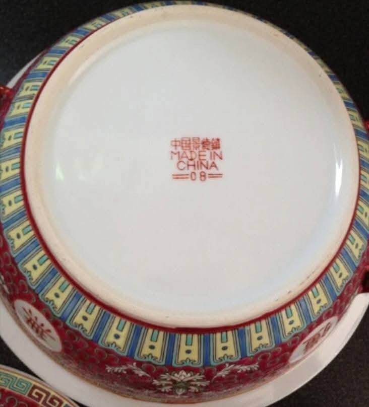 طبق تقديم عدد2 بغطاء الارتفاع :  17 سم. 
 القطر : 25 سم.
مع ملقة كبيرة عدد2
للمزيد من التّفاصيل التّواصل على الخاص


**إذا كنت صاحب هذا الإعلان وتريد حذفه لأي سبب، رجاءا أرسل رسالة إلى الدعم الفني**