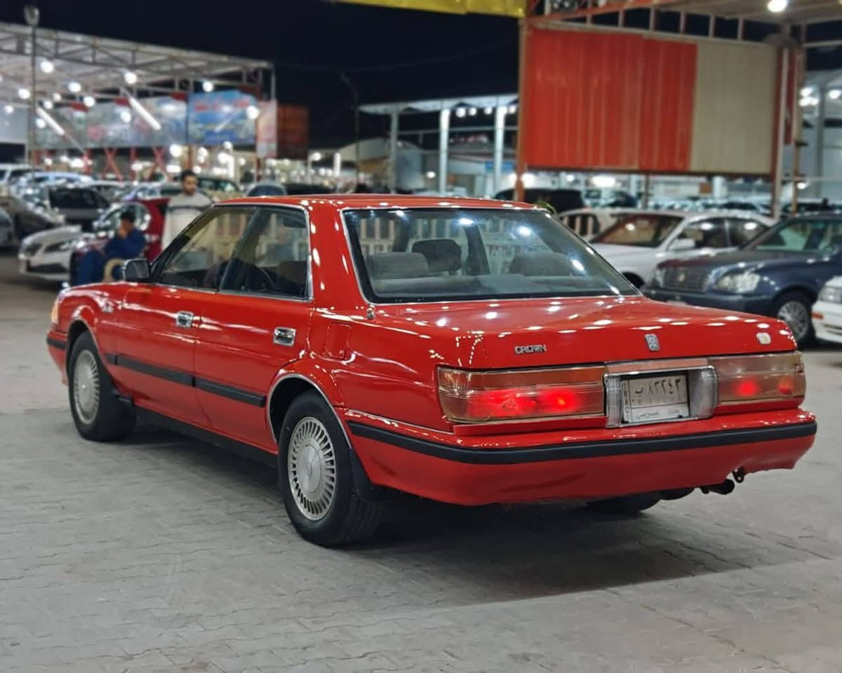 هارتوب موديل 1991 ايسر بلاد السياره مصبوغه جماليه مكفوله من ضربه وكصه ونقل جثه وشرعيات رقم بغداد الماني سنويه ل 29 سياره جاهزه مكينه وكير وحداديه وتبريد وكهربائيات مكينه 2500 فيشه وحده السعر 15 وبيها  مجال 
***********
