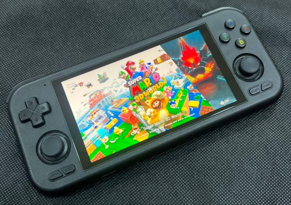 Retroid Pocket 4 pro

من أروع وأفضل الاجهزة اليشغل أقوى محاكيات,

ذاكرة 128 مع رام 128 أصلي سانديسك Switch

أهم محاكيات متوفرة بالجهاز (Nintendo Switch,PlayStation2,PlayStation1.Psp,3ds,ds nintendo,dreamcast,game cuby,game boy color,game boy advance,game boy,sega game cear,sega genesis,Taguar,Lynx,sega master system,super nintendo,nintendo nes,sega saturn,sega cd,pc  engine,Neogeo 
pocket,nintendo 64,virtual Boy)

CPU: 4*A78@2.6GHz 4*A55@2.0 GHz
GPU: G77 MC9@836MHz
RAM: 8GB LPDDR4x
Storage: 128GB UFS 3.1 + TF Card Slot
OS: Android 13

السعر: 180 الف


**إذا كنت صاحب هذا الإعلان وتريد حذفه لأي سبب، رجاءا أرسل رسالة إلى الدعم الفني**