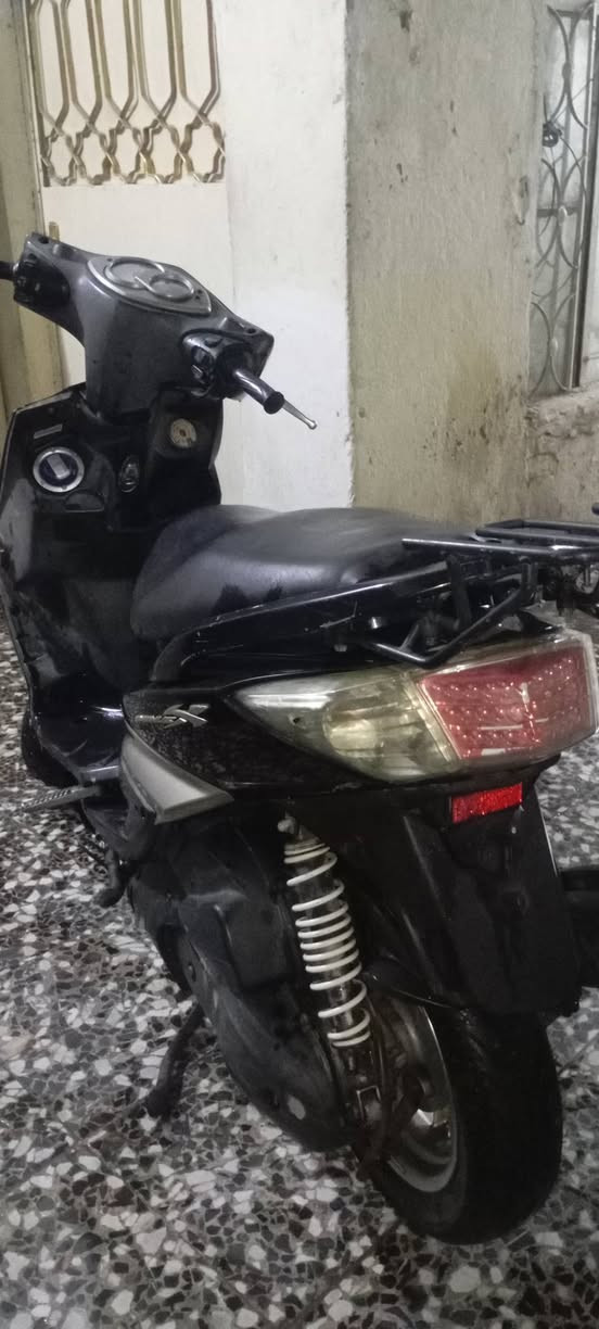 السلام عليكم سكنس فحل كولد نوزل طلاعات خطين قبق نفخ ياباني مازده ذهبيه وياله ذهبيه صفاح ذهبيه دراجه بلاديه مكينة بلاديه خير من الله شلعه ومعدل كهربائيات كلها شغاله تايرات جلاتين اصليات زوج نقصهه بس التريشه اليسره وموجوده والفج هم موجود نقصه بس دسكات السعر 950 وبيهه مجال بسيط مكاني بغداد مدينة الصدر قطاع 60 ***********
