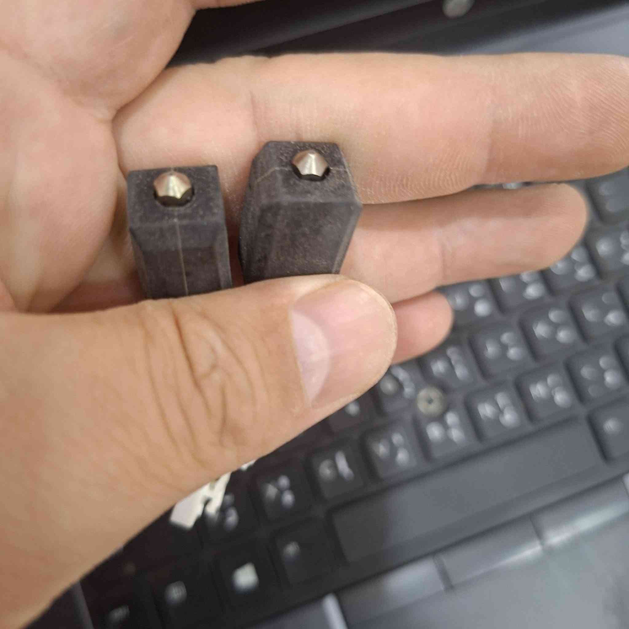 قطعتين هوتيند سيراميك 
خاص بطابعات Kobra s1 
سعرهن ثنيتهن ب ٥٠ مع التوصيل


**إذا كنت صاحب هذا الإعلان وتريد حذفه لأي سبب، رجاءا أرسل رسالة إلى الدعم الفني**