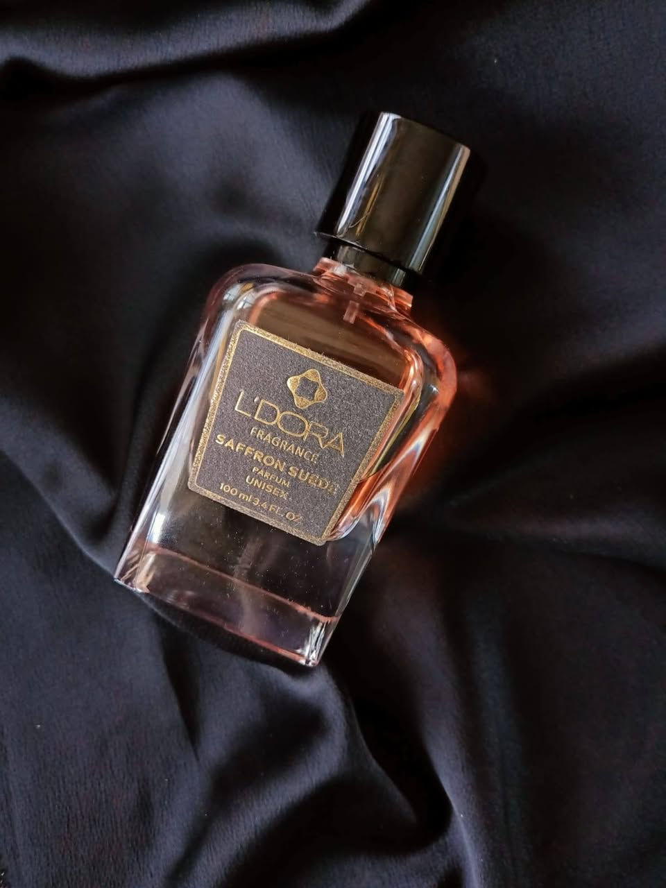 برفیوم Saffron Suede💚
فرنسي اصلي من شركه لدوره 
نوتات القمة
زعفران، توت، خشبي

نوتات الوسط
جلد، لبان، ياسمين

نوتات القاعدة
جلد سويدي، عنبر

الحجم 100ml 

نوع الرائحة
دافئة وجلدية

 تم اختيار خلاصاتٍ طبيعية ومتميّزة من إسبانيا وإيطاليا بعناية فائقة، لتناسب مختلف الأذواق، وتلائم النساء والرجال
السعر 90 مع توصيل جميع محافظات العراق اي ستفسار اتصل ***********
