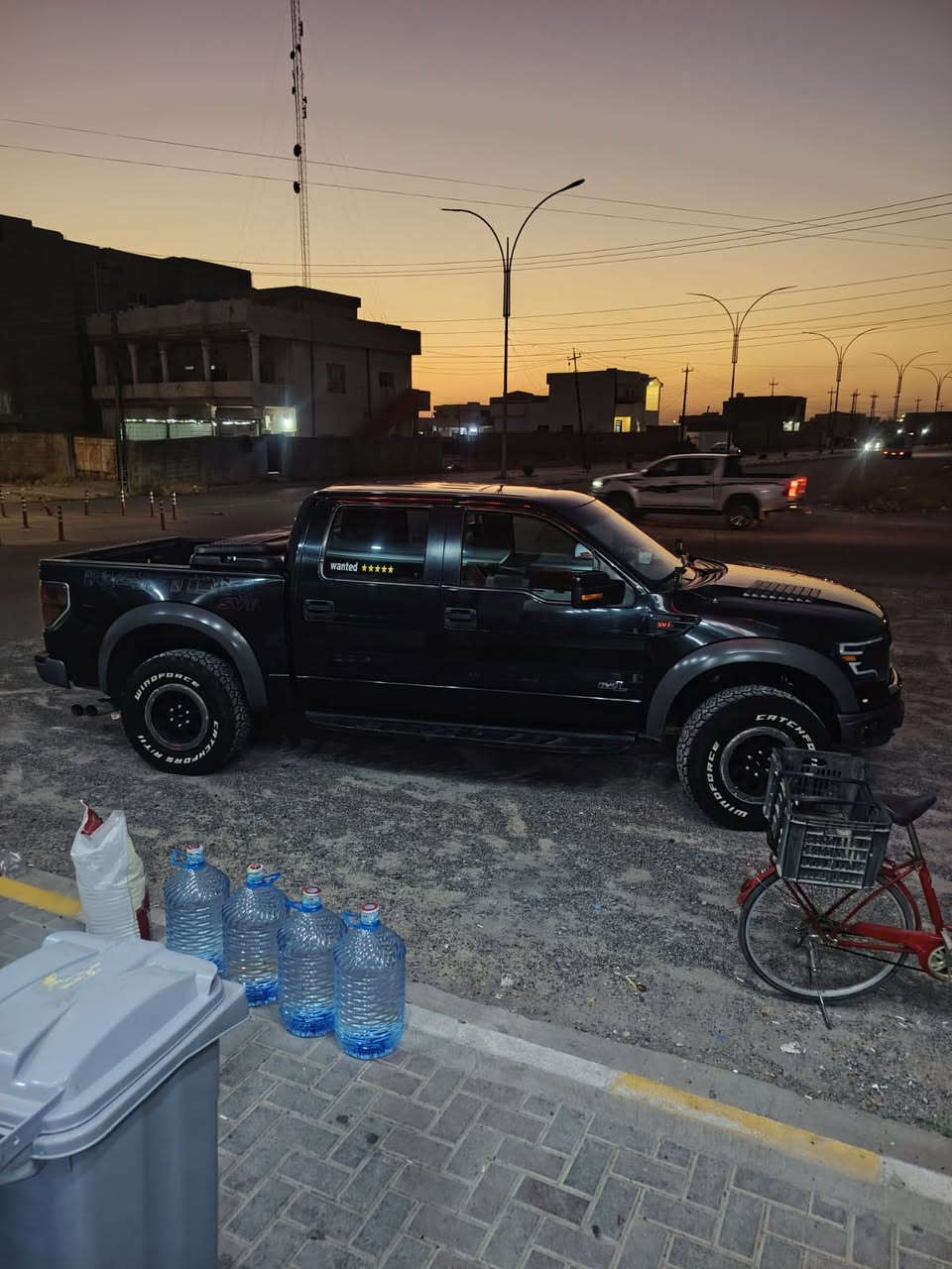 السلام عليكم ورحمة الله وبركاتة
فورد F-150 رابتر
فول مواصفات SVT
الموديل:• 2014
المسافة المقطوعة :• 186 الف ميل
المحرك :•6.2 بحالة الوكالة
كير:• جيد جداً
حدادية تايرات :•‎%‎90
بلاجكتور رابتر بلادي:•
منظومة غاز
صبغ جاملغ وربع بنيد فقط
مكاني:• صلاح الدين العلم
للأستفسار اكثر:• ***********
