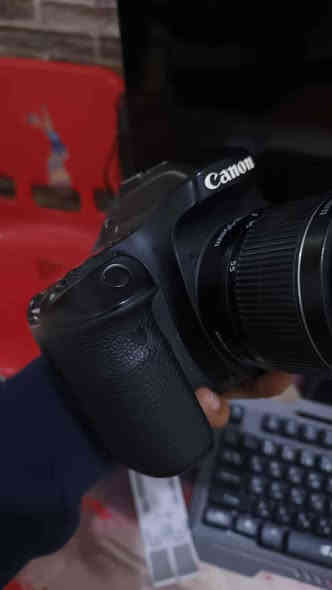 كانون d80
عدسه 18-55 
وكرب وبطاريه وحده وشاحنه 
 كارتون
حييل نضيفه شتر قليل كلش 
مكاني كوت 
ومتوفر توصيل لجميع محافظات العراق 
للستفسار مراسله الصفحه او واتساب ***********
